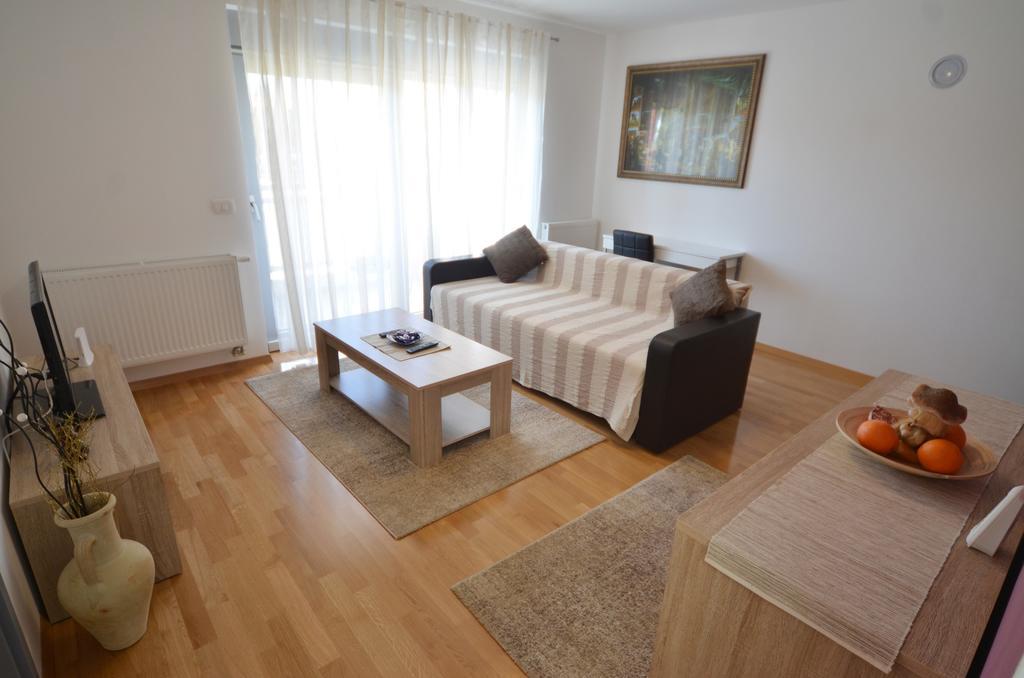 Dina 52 * Rovinj