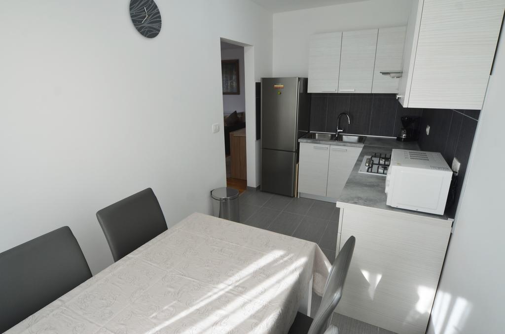Dina 52 Apartment