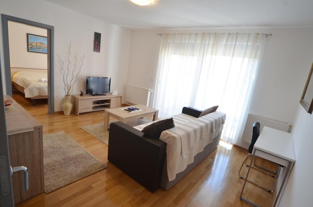 Dina 52 * Rovinj
